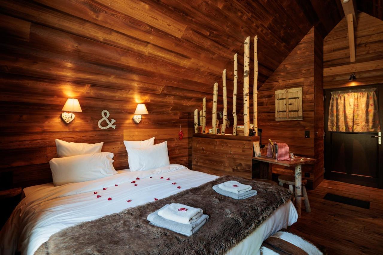 Aqualodge Hotel Insolite Ermeton-sur-Biert Dış mekan fotoğraf